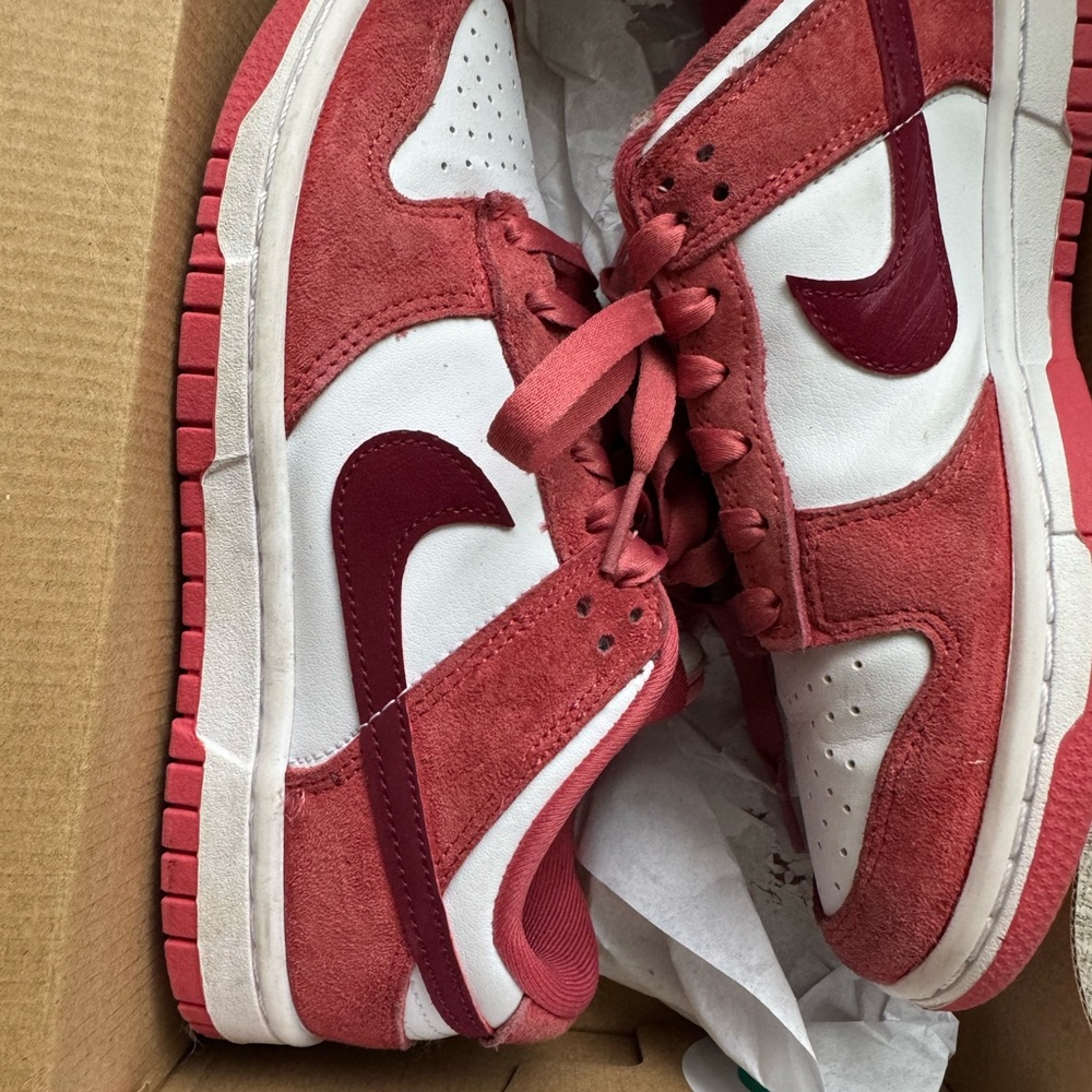 Nike Women’s Dunk VDAY Edition Size : 6